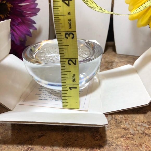 Vintage Avon Individually Made Crystal Snowflake Paperweight In Original Box - Picture 16 of 16